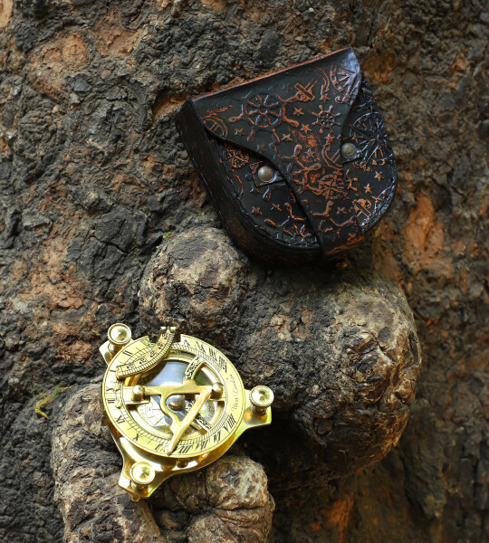 Magnetic Compass with Beautiful Brass Finish Sundial Sun Clock 3 Inch Navigation Pocket Compass